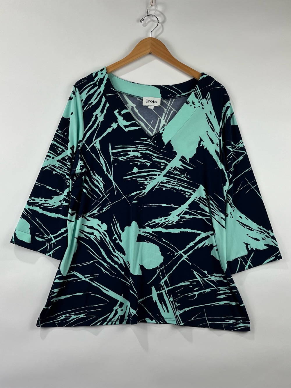 Leota Plus Size 2L Stretch Jersey Tunic Top V Neck 3/4 Sleeve Made in USA